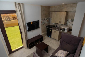 Luxurious Rooftop Studio with Open Views - 25044
